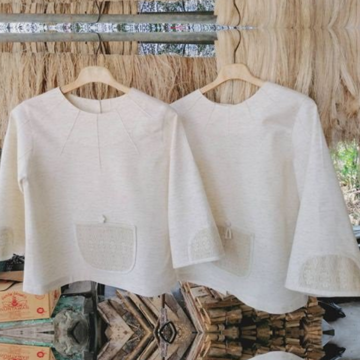เสื้อสตรี​ จากผ้าทอมือผักตบชวา